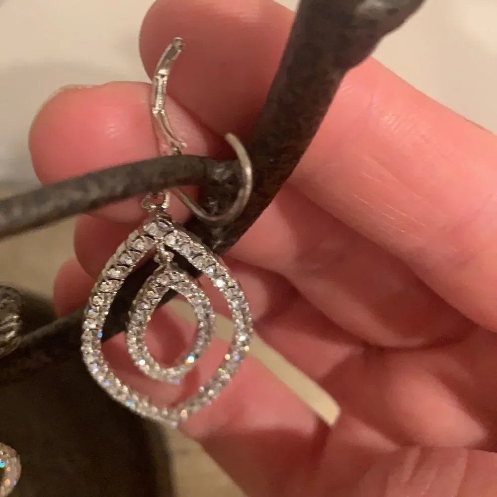 🎉1 hr sale🎉Double layer drop earring - Picture 3 of 5